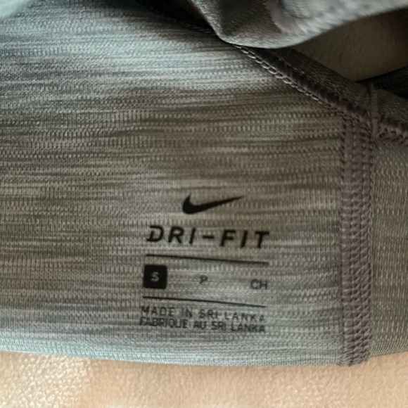NWOT Nike Women's Sports Bra - Picture 3 of 3